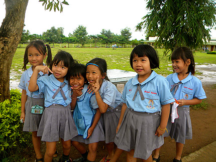 PFO volunteers help children in Thailand